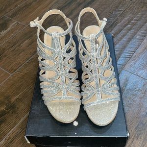 International concepts size 8 strap sparkling heel